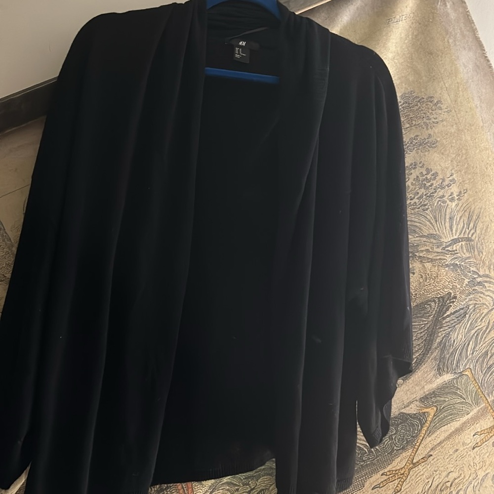 * H&M Lightweight Classic Black Open Front Kimono Style Sweater SZ Medium *